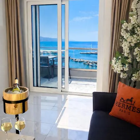 Sea View Port Katerini 아파트 *